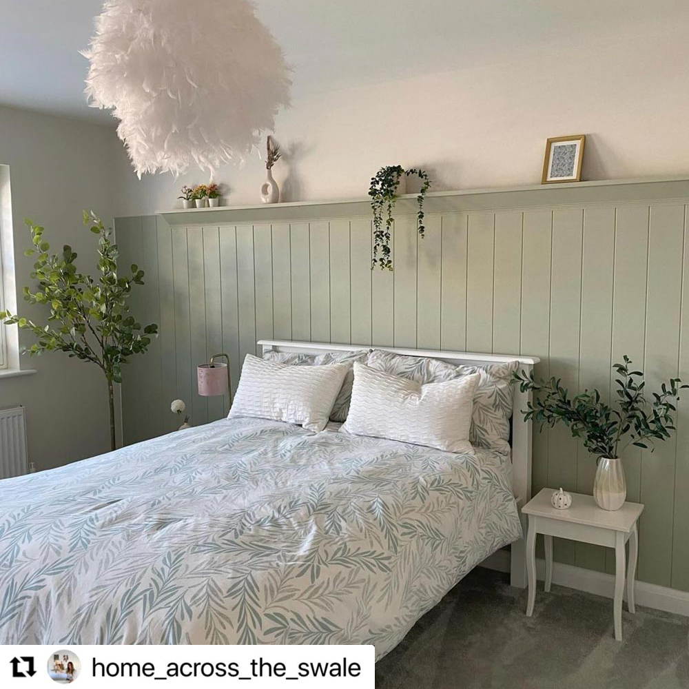 Bedroom V groove panelling