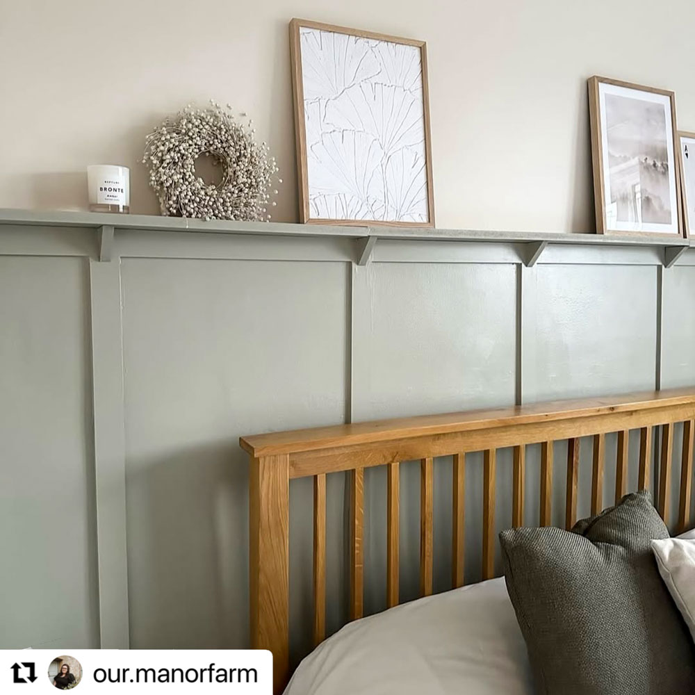 Wall panelling with a picture shelf
