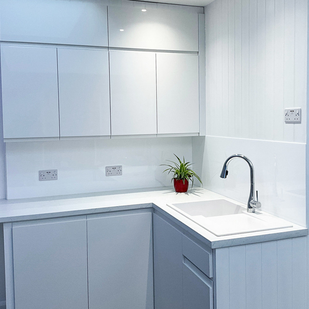 white acrylic splashback