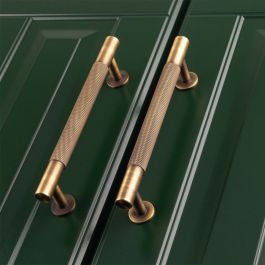 Knurled Pull Handle