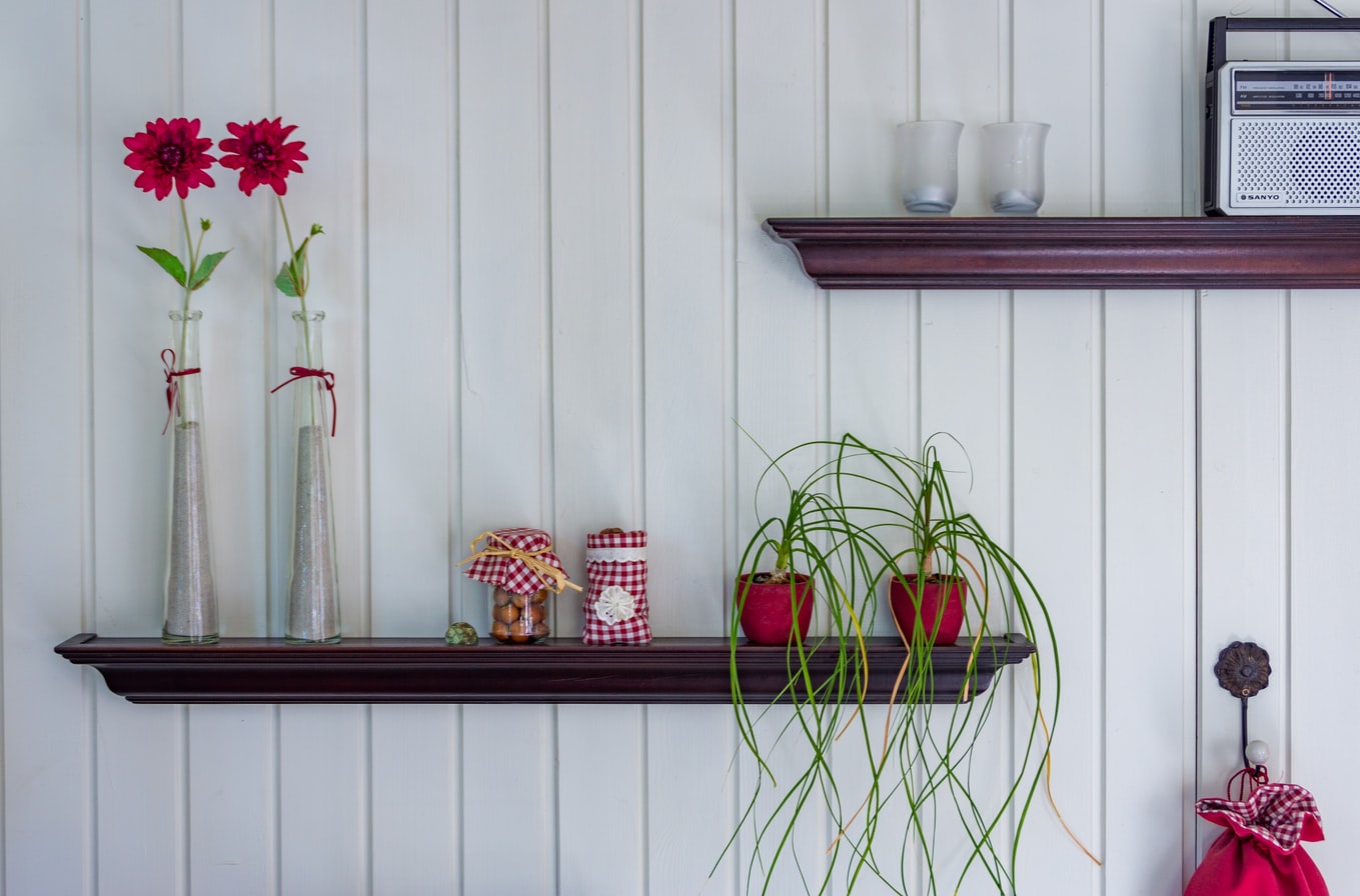 Floating shelf with decorations