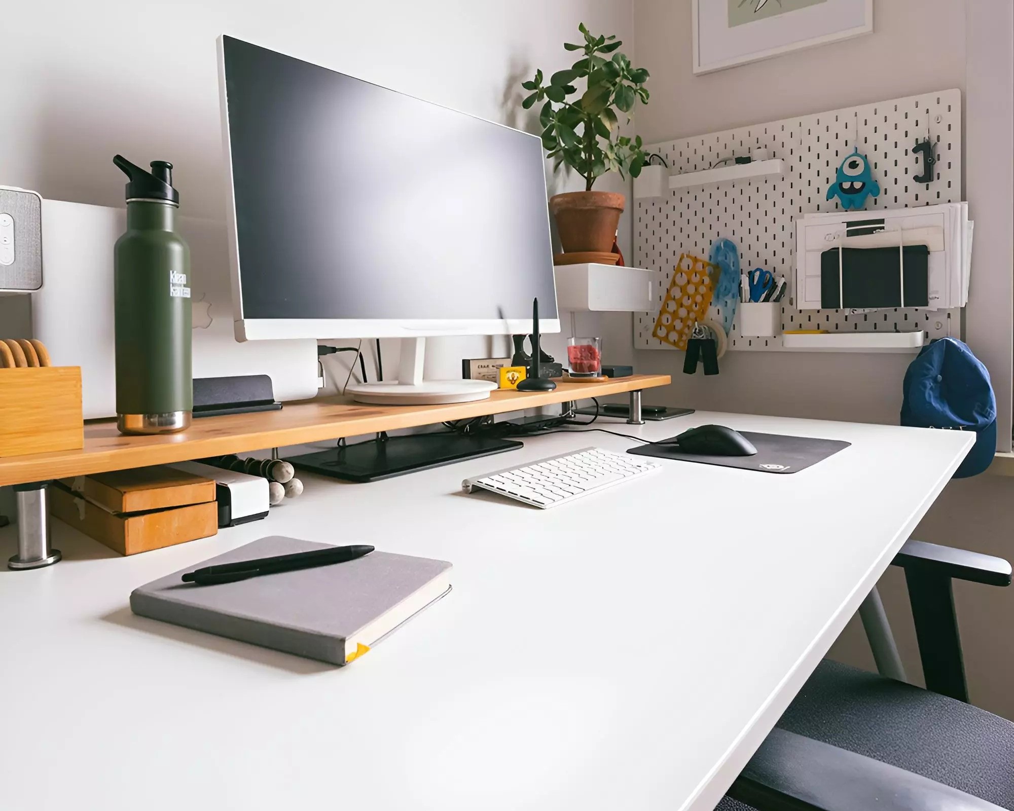 white desk able top with monitor